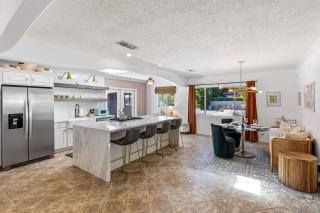 Gussies Place by ACME House Company - Palm Springs - 4