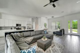 Modern luxe getaway for families near Siesta Key - 1