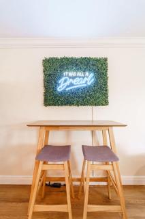 Sunset Suite Central to I75 airport & downtown - 8