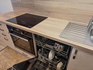 Comfort Budapest Apartment - Private Balcony & Free Parking - AC - 1