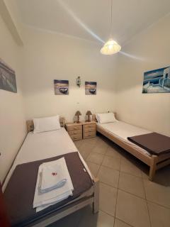 2-Bedroom Blue & White House with Garden and Beach - Platanias - 4