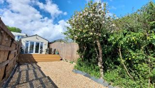 The Snug - for Eurotunnel, North Downs Way & Golfing - Folkestone - 1