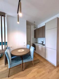 Luxe Beachfront Stay in Bečići with Pool - Budua - 1