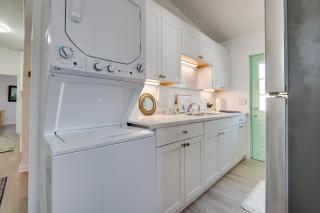 Dogs Welcome, Steps to Beach Cocoa Beach Retreat! - Cocoa Beach - 4