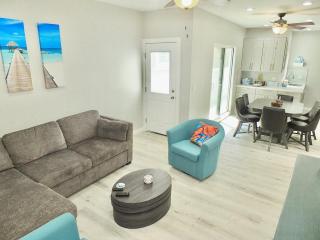 Beach & Bay Retreat - Full of Amenities - Long Beach - 5