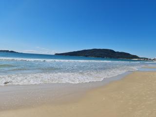 Casa Rosa com 7 quartos - Edícula completa a 150 metros da Praia - Florianópolis - 6