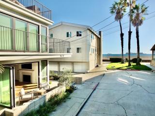 Beach Paradise - Stunning 3-Story in Long Beach - Long Beach - 4