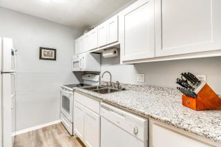 2 Mi to Texas AandM University Condo with Pool! - College Station - 1