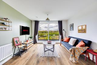 Penthouse Apartment - City Centre - Secure Parking, Balcony, Self-Check-In, Fast Wifi and Smart TV with Netflix by Yoko Property - 2