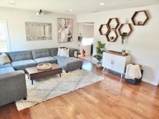 Bellflower Breeze - Charming 3 BDR in Long Beach - Long Beach - 0
