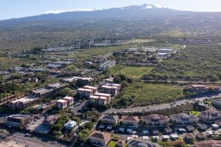 Kailani Kona-Ocean view, top floor Downtown w pool - Kailua-Kona - 3