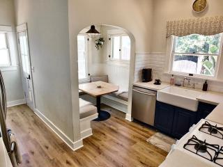 Long Beach Breeze - Dreamy 2 BR Near Anaheim Street - Long Beach - 6
