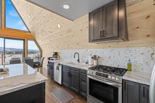 Peak-A-View - Beautiful pet friendly A-frame on 2 acres w/ panoramic views and trailer parking - Donnelly - 5