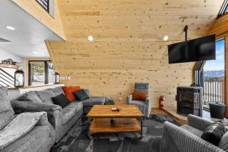 Peak-A-View - Beautiful pet friendly A-frame on 2 acres w/ panoramic views and trailer parking - Donnelly - 1