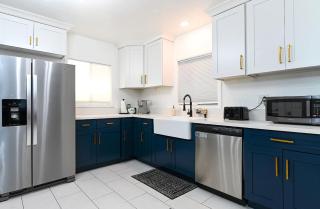 Immaculate 3BDR Bungalow - 5-Min Walk to Beach - Long Beach - 8