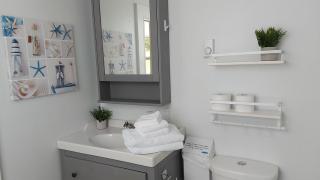 Cozy Harbour House - - 5