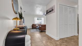 Relax in Lakeland Home, Swim, Pool, Arcade LegoLand, Disney, Bush Garden - 1