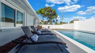 Relax in Lakeland Home, Swim, Pool, Arcade LegoLand, Disney, Bush Garden - 9