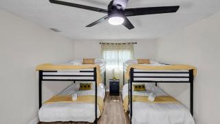 Relax in Lakeland Home, Swim, Pool, Arcade LegoLand, Disney, Bush Garden - Lakeland - 2
