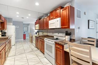 Bayfront 2 Bedroom Condo on 72nd Street with Private Balcony and Sunset Views - Ocean City - 9