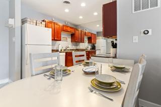 Bayfront 2 Bedroom Condo on 72nd Street with Private Balcony and Sunset Views - Ocean City - 4