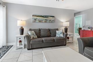 Bayfront 2 Bedroom Condo on 72nd Street with Private Balcony and Sunset Views - Ocean City - 3