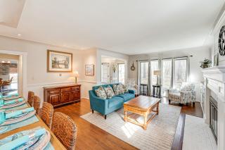 3 Mi to Duck Lake State Park Home with Deck! - 7