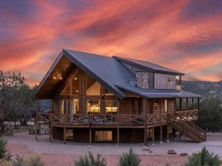 Copper Rock Ridge- Luxury, Pool Table, Hot Tub between Zion and Bryce - Orderville - 0