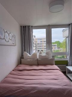 Modern Two-Bedroom apartment with Balcony in Cologne - Cologne - 4