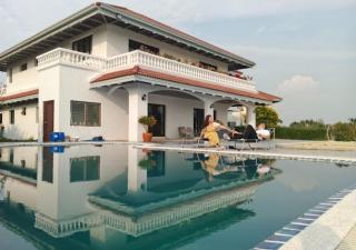 Waterfront Royal Villa - - 6