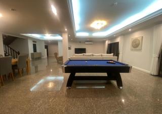 Waterfront Royal Villa - - 2