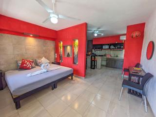 A7 Romantic Beachside Escape Kyoto Theme Memory Foam King Bed Kitchen AC - Playa del Carmen - 9
