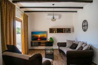 Family friendly house with a swimming pool Posedarje, Novigrad - 23578 - Posedarje - 2