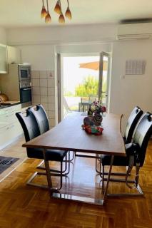 Apartments with a parking space Rat, Omis - 23882 - Dugi Rat (Punta Lunga) - 2