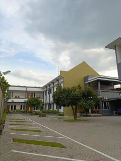 RR -2 Syariah Hotel SLG - - 5