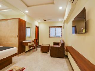 Collection O SRP LUXURY ROOMS - Hyderabad - 4