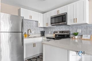 1BR condo with pool access, steps from the beach Perfect for family getaways! - Ocean City - 5