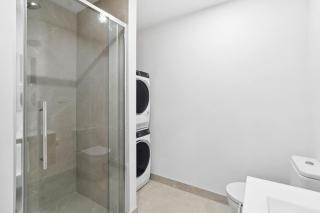 Remarkable Modern Living Prime Location - 4