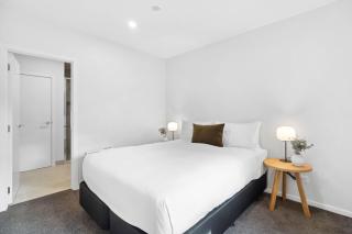 Remarkable Modern Living Prime Location - Frankton - 5