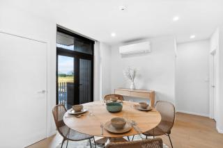 Remarkable Modern Living Prime Location - Frankton - 3