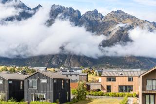 Remarkable Modern Living Prime Location - Frankton - 8