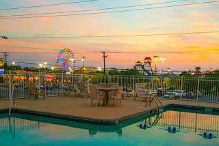 Stunning Studio with community pool just steps to Beach and Boardwalk! - Ocean City - 0
