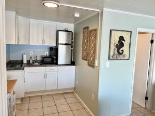 Stunning Studio with community pool just steps to Beach and Boardwalk! - Ocean City - 3