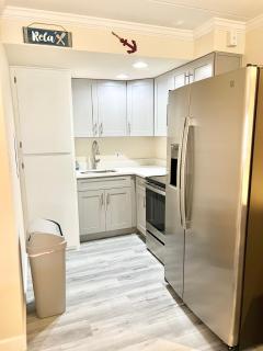 Family Studio sleeps 4! Beach, Boardwalk, Pool and across from Jolly Rodgers! - 1
