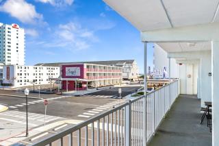 Remodeled studio with bright open layout, full kitchen, & community pool access! - Ocean City - 6