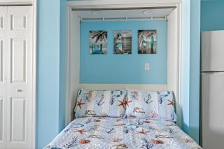 Remodeled studio with bright open layout, full kitchen, & community pool access! - Ocean City - 2