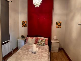 7 Bedroom Cosy Walsall Stay - WiFi & Free Parking - Walsall - 6