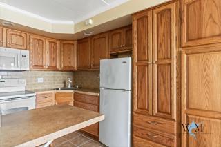 Studio with modern kitchen, one block to beach, boardwalk, and has a pool! - Ocean City - 6