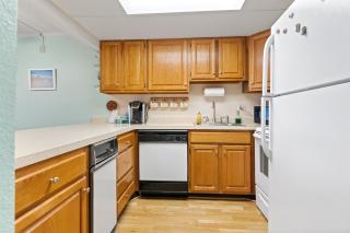 Oceanfront Top-Floor Condo Balcony & Parking - Ocean City - 1