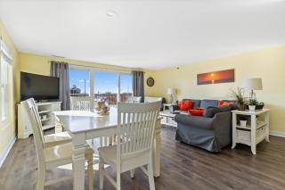 Oceanview Condo on 44th St 3BR2BA Balcony Views of Sunrise & Sunset Pool - Ocean City - 5